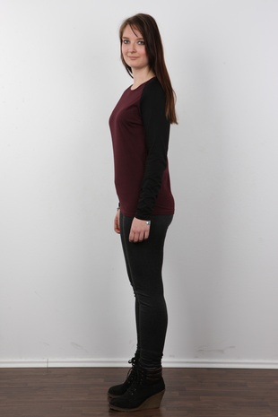 3. Download full pics of model CZECH CASTING - LUCIE (8472) from czechcasting.com