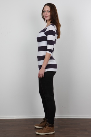 3. Download full pics of model CZECH CASTING - TEREZA (4843) from czechcasting.com