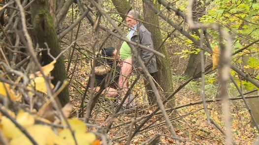 Nympho rides a grandpa in bushes | Czech Experiment 11