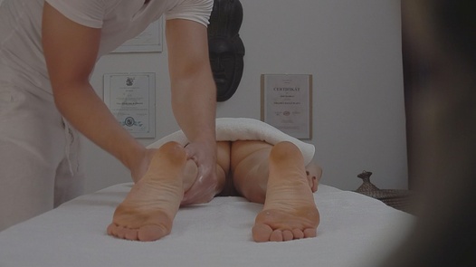Blonde model gives the masseuse a handjob |  
	17 
