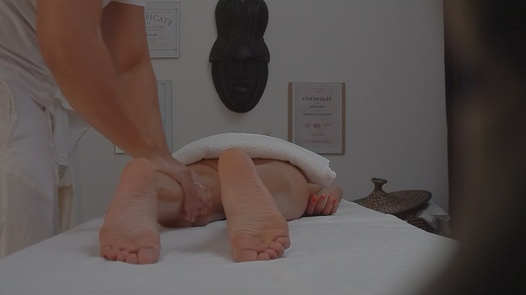 Blonde model came for a masssage |  
	45 
