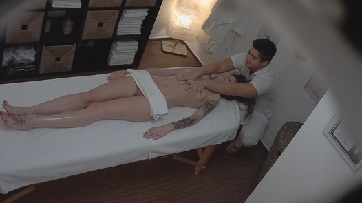 Young beauty gets an erotic massage | Czech Massage 105