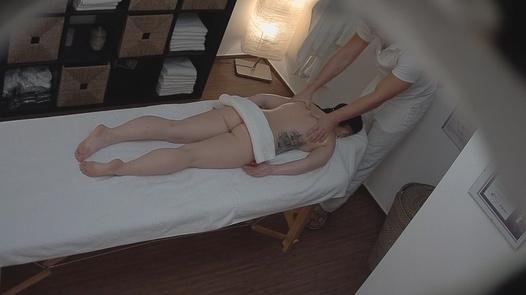 Punk girl blows the masseuse | Czech Massage 109