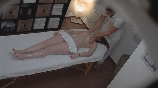 Brünette kam für eine Massage 5 | Czech Massage 139