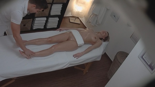 Busty MILF came for an erotic massage | Czech Massage 151