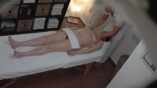 Hairy MILF came for an erotic massage | Czech Massage 195