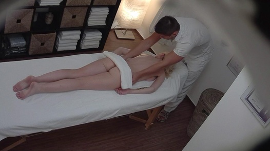 Blonde beauty blows the masseuse |  
	204 
