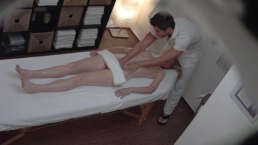 Model wird während einer Massage gefingert | Czech Massage 231