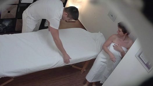 526px x 295px - Hairy MILF fucks the masseuse :: Czech Massage