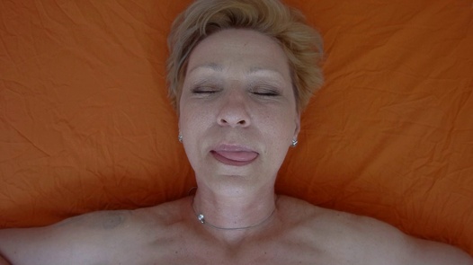 Mature woman pleases herself 3 | Czech Orgasm 168