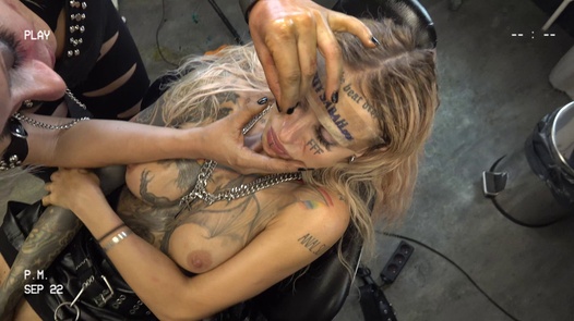 Stirn Tattoo | Dirty Sarah 7 Teil 5