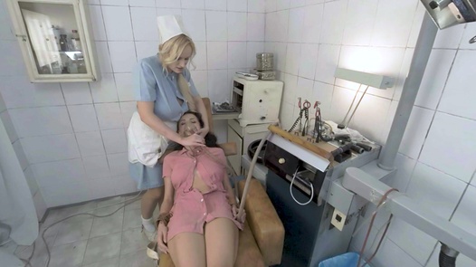 Dentist in 180° |  
	53 
