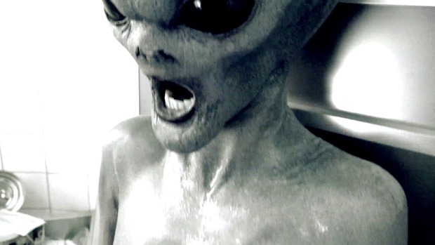 9. Download full pics of Roswell UFO from horrorporn.com