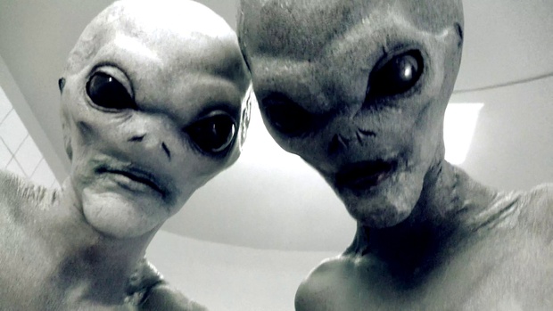 12. Download full pics of Roswell UFO from horrorporn.com