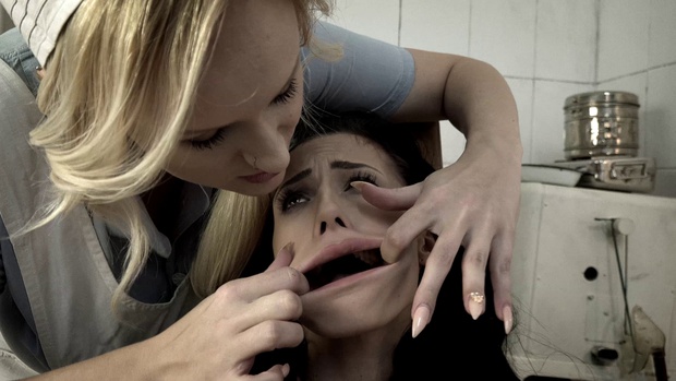 2. Download full pics of Dentist from horrorporn.com