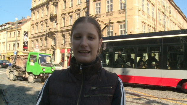 Vollbusige Schönheit fickt im Prager Zentrum