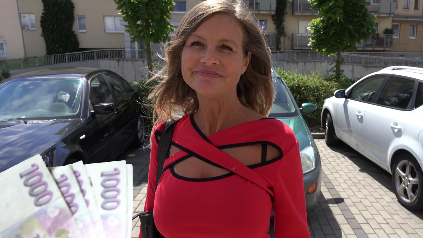 Busty MILF Denisa