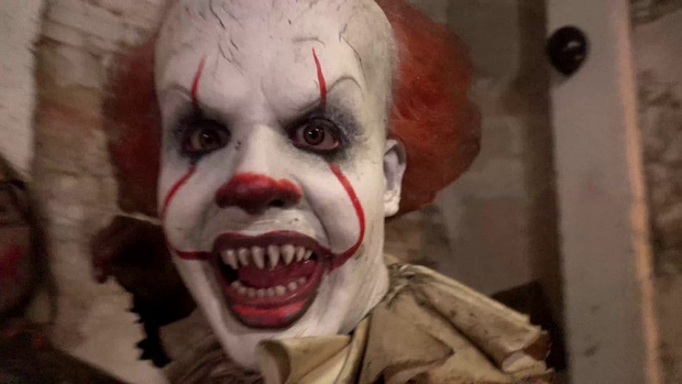 8. Download full pics of IT is a clown from horrorporn.com