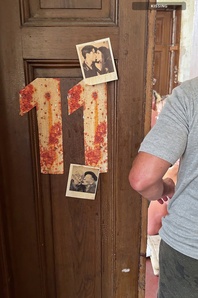 5. Download full pics of Day 10 - Kissing Room from r51.com